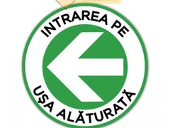 Indicatoare pentru intrare pe usa alaturata la stanga